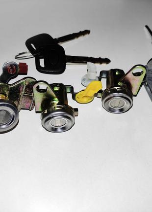 Набір серцевин замків Toyota Corolla E10, з ключами