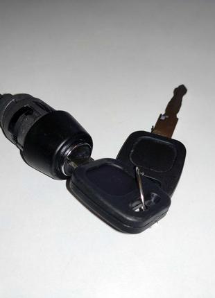 Сердцевина замка зажигания Audi 80B3 / 80B4/ Audi 90 - с ключами