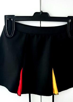 Черная юбка с цветными клиньями для быта, спорта и танцев