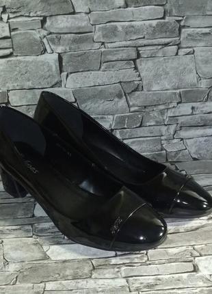 Туфли женские лодочки черные лаковые на каблуке батал, размеры...