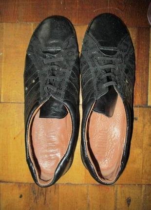 Кожаные черные туфли на низком