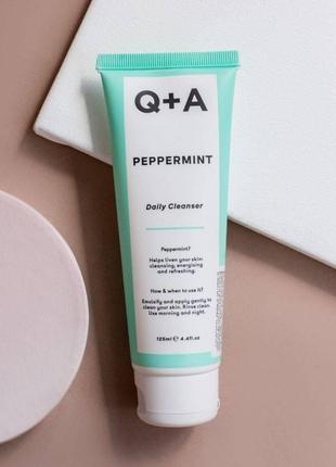 Очищувальний гель для обличчя з м'ятою Q+A Peppermint Daily Cl...