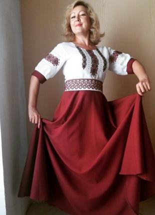 Платье в этническом стиле, с вышивкой, длинное, габардин, борд...