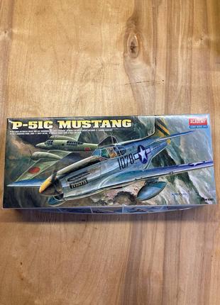 Збірна модель літака Academy P-51C Mustang 1:72