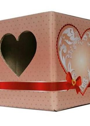 Упаковка для гуртки картонна з кришкою з вікном у вигляді серц...