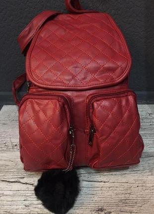Женский рюкзак с меховым бубоном (красный)