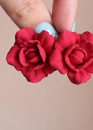 Червоні сережки ручної роботи з полімерної глини "троянди"