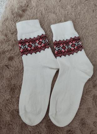 Носочки белые , вышиванка,, состояние новых, размер18- 20