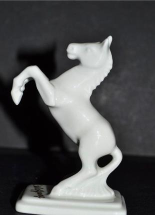 Винтажная статуэтка «Белая лошадь»