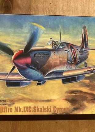 Збірна модель літака Kopro Spitfire Mk. IXC 1:72