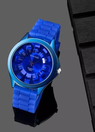 Стильные часы синие