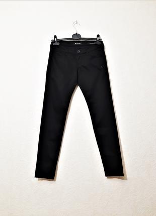 Брендовые брюки джинсы чёрные слимы зауженные книзу женские Guess