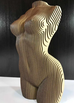 3D Скульптура девушки из дерева