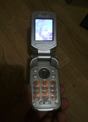 Телефон Sony Ericsson Z530