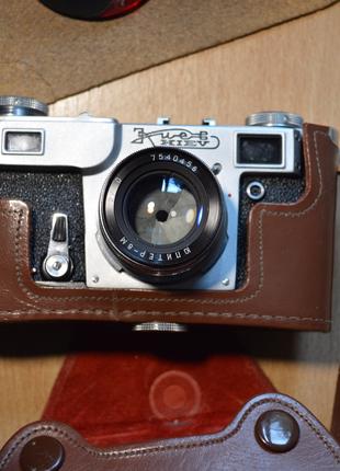 Колекция старых пленочны фотоаппаратов