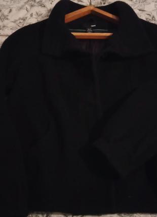 Куртка-пальто з обьемним рукавом і високим воротом