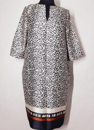 Плаття легень в леопардовий принт з вирізом сукня міді