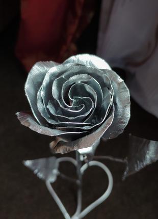 Роза из металла на ножке сердце, металлическая роза ручной раб...