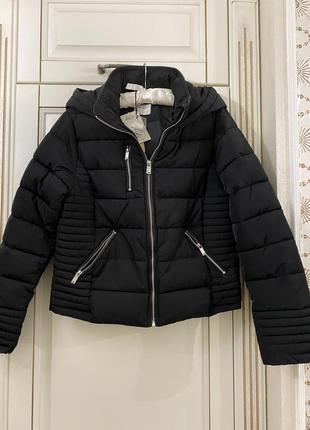 Чорна стильна зимова коротка куртка/курточка з капюшоном бренд...