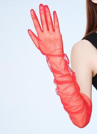 Красные фатиновые перчатки длинные