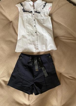 Школьникомый комплект шорты и блузка