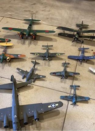 Зібрані моделі літаків під реставрацію