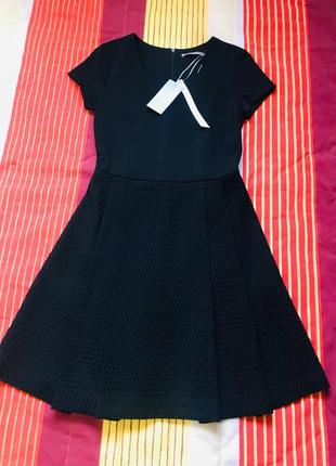 Черное платье с коротким рукавом от итальянского бренда gaudi