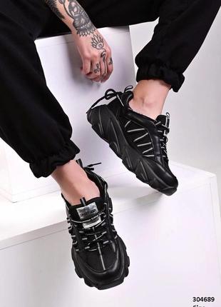 Чорні круті жіночі кросівки