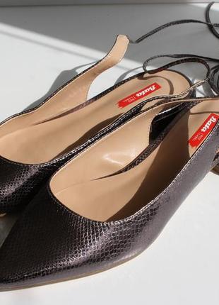 Туфлі лодочки bata з завязками 38 розмір 25.5 см нові