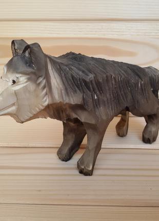 Волк - деревянная резная статуэтка ручной работы