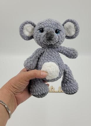 М'яка в'язана іграшка коала