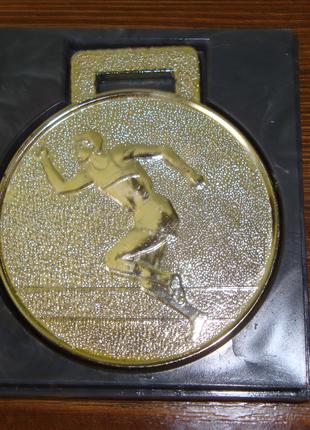 Спортивня медаль СРСР в родньй коробці, Бігун, біг.