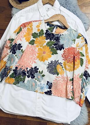 Сатиновая блузка в цветочный принт