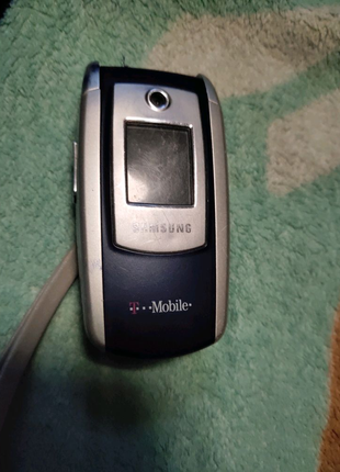 Телефон Samsung E700