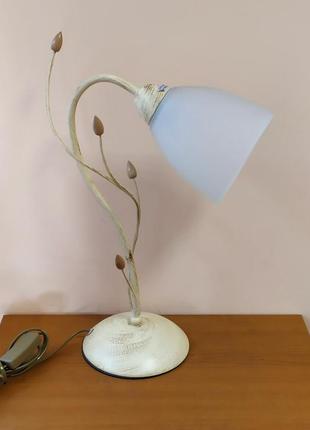 Декоративная настольная лампа светильник