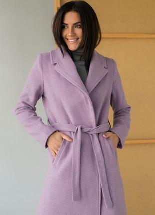 Супер модне пальто з поясом лавандового кольору