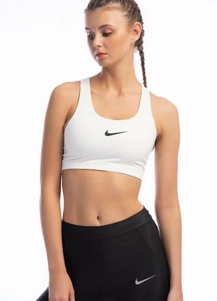 Спортивный топ nike swoosh bra