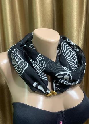 Лёгкий черно-белый шарф шарфик с магнитной застёжкой