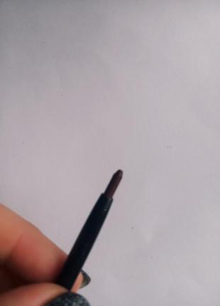 Коричневий олівець для очей