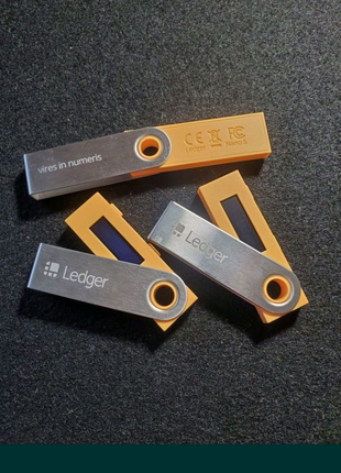 Крипто гаманець Ledger Nano S yellow