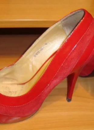 Красные туфли бренда stella virgo