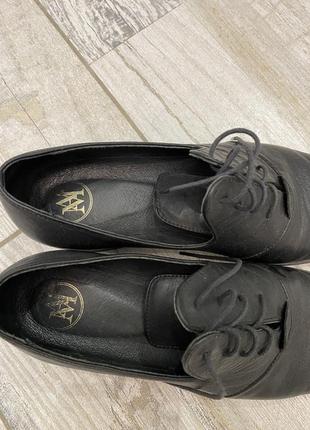 Чорні класичні туфлі