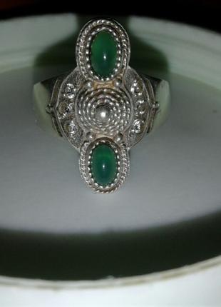 Серебрянное кольцо с зеленым камнем, р 19
