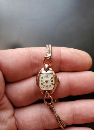 Позолочений механічний швейцарський жіночій годинник