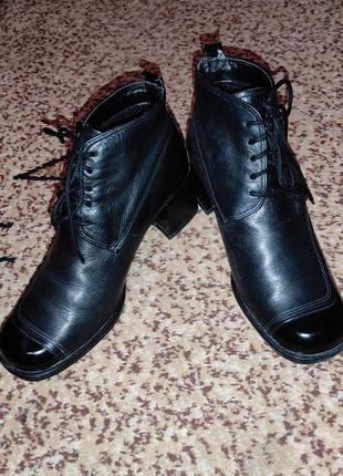 Ботинки на широком каблуке чёрные кожа