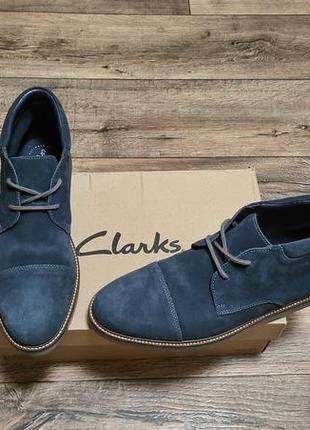 Ботинки clarks, 100% замша (стелька 29,7 см). оригинал. новые