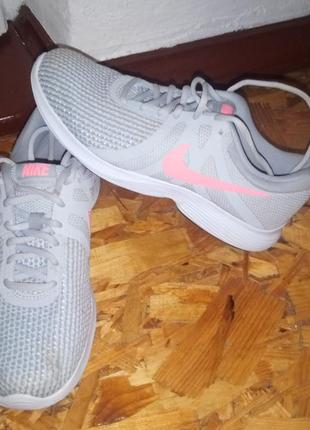 Кросівки nike revolution 4