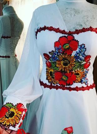 Эксклюзивное платье в украинском стиле