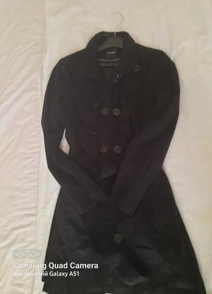 Чорне жіноче пальто під пояс,в ідеальному стані ,розмір s.замі...