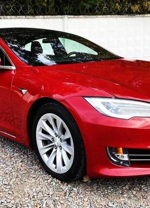 074 Tesla Model S 75 D червона орендувати на прокат без водія